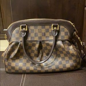 LOUIS VUITTON
Damier Ebene Trevi PM